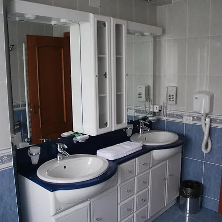 Guest house Crama Haiducilor 4*
