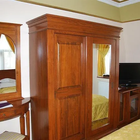 Guest house Crama Haiducilor 4*